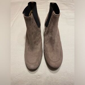 Naturalizer Women’s Danica suede ankle boots